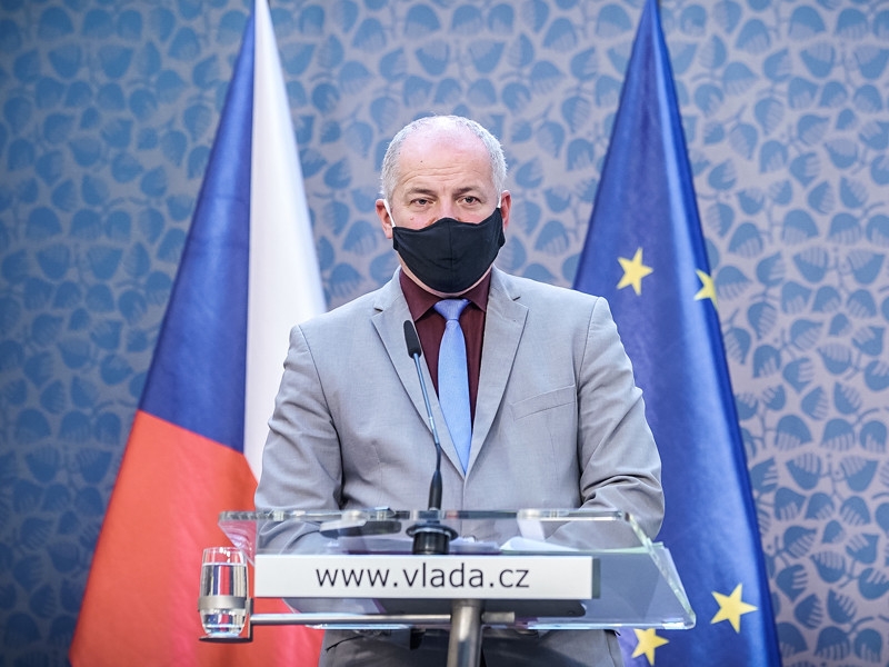 Глава Минздрава Чехии, нарушивший карантин, отказался добровольно уходить в отставку