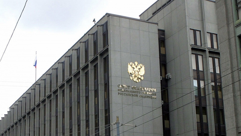 Комитет Совфеда по обороне поддержал проект о назначении глав ФСБ и СВР