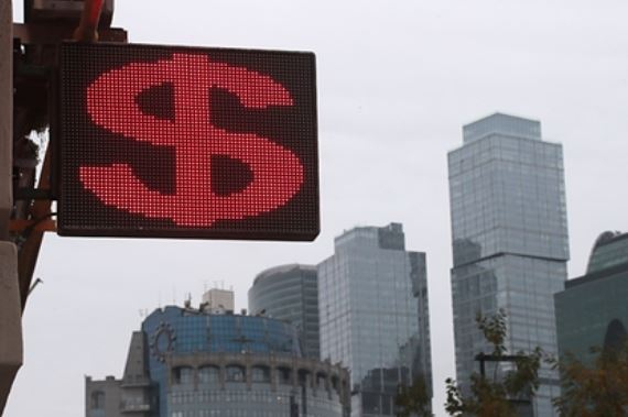 Спрогнозировано падение курса доллара до 65 рублей
