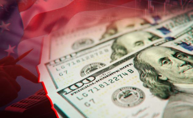 Аналитики рассказали, как доллар помогает рублю укрепиться