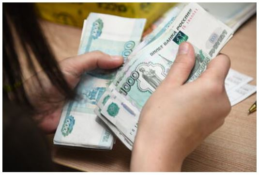Эксперт раскрыл россиянам риски хранения денег дома