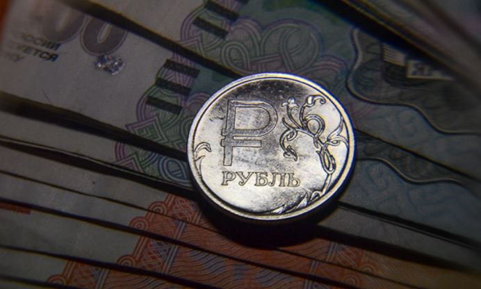 Назван возможный курс рубля к лету 2021 года