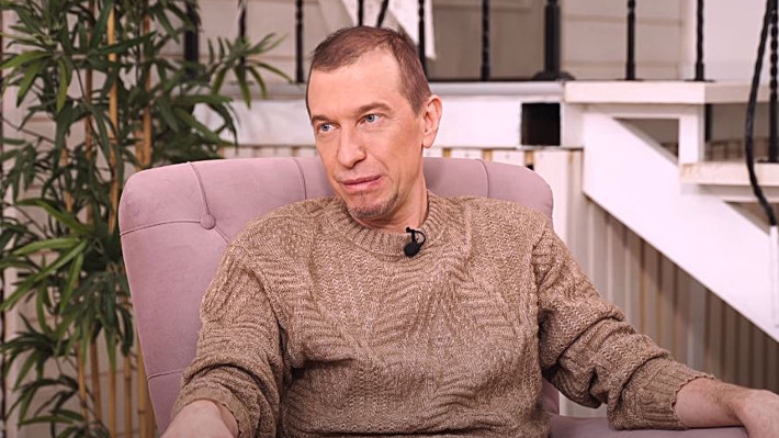 Критик Соседов сделал предположение о личности Единорога в шоу «Маска»