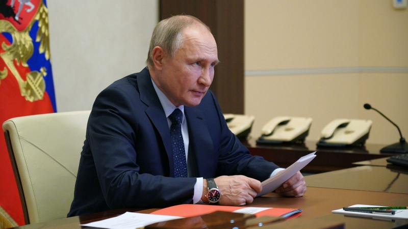 Путин подписал закон, позволяющий ему баллотироваться на пост президента