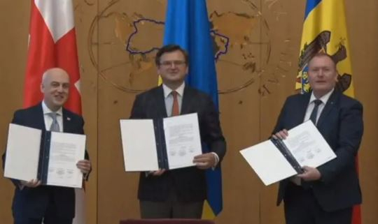 СТРАНА: Украина, Грузия и Молдавия объединились в «Ассоциированное трио»