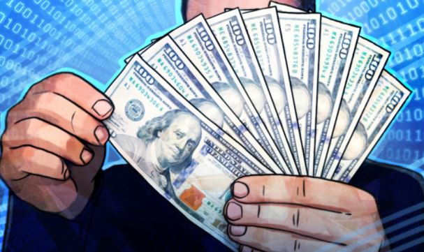 Финансист Мкртчян посоветовал не спешить с продажей доллара