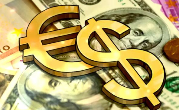 Доллар и евро подорожали к рублю из-за усиления геополитических рисков