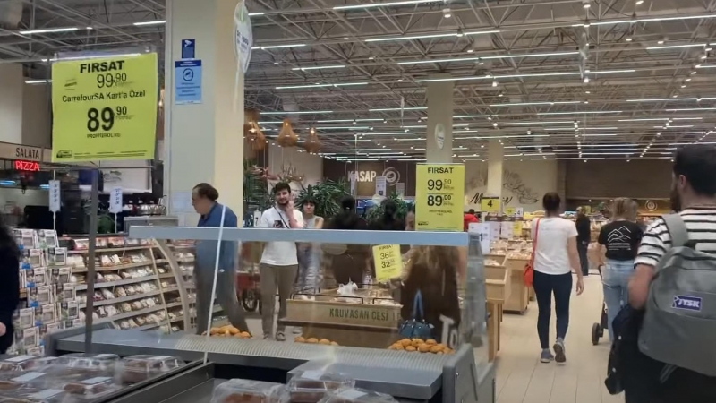 Российский турист в Стамбуле зашел в супермаркет, перевел цены в рубли и был удивлен