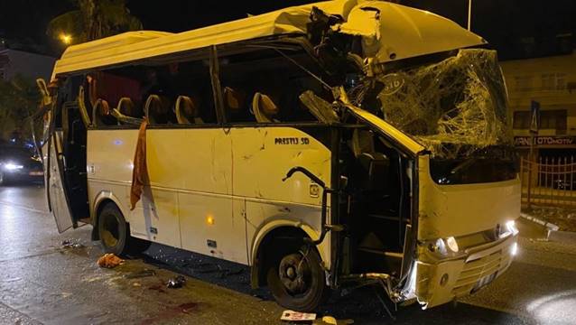 Автобус с российскими туристами в Турции попал в аварию, погибла россиянка