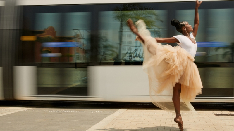 Беременная балерина предстала на обложке Vogue без одежды