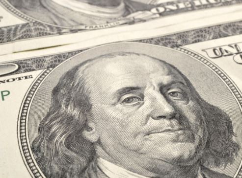 Экономист предсказал падение американской валюты до 55 рублей